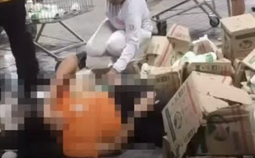 Mulher fica ferida após palete com água sanitária desabar em atacarejo de Maceió