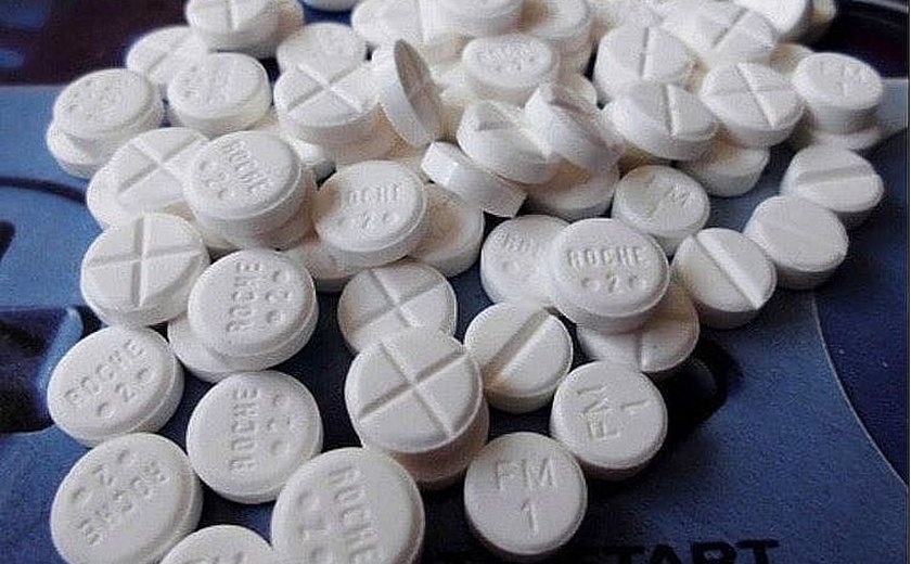 Em Maceió, casal é preso com 300 comprimidos de Rohypnol após serem parados em uma blitz