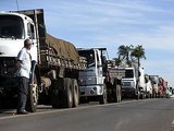 Caminhoneiros começam a receber benefício emergencial nesta terça