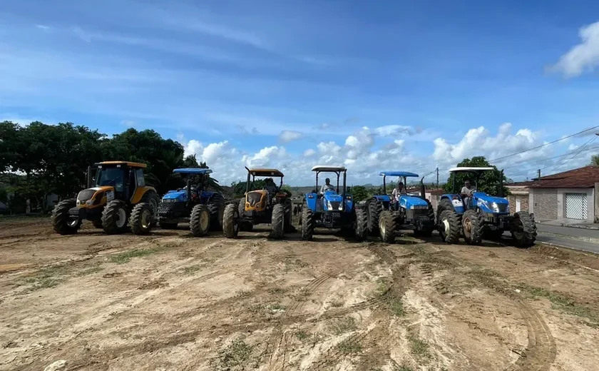 Prefeitura de Branquinha reforça frota de tratores para auxiliar pequeno produtor