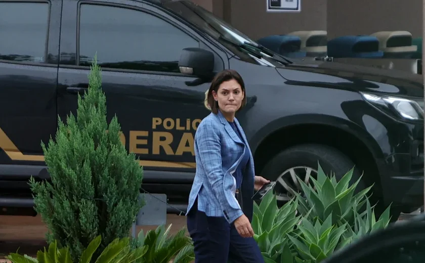 Michelle busca apoio de Gilmar Mendes para domiciliar de Bolsonaro