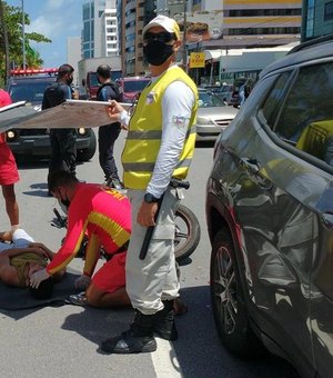 Motociclista fica ferido ao ser atingido por carro na Pajuçara