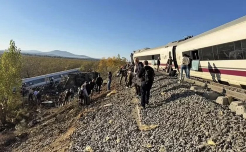Colisão entre trens de alta velocidade na Espanha deixa ao menos 30 mortos