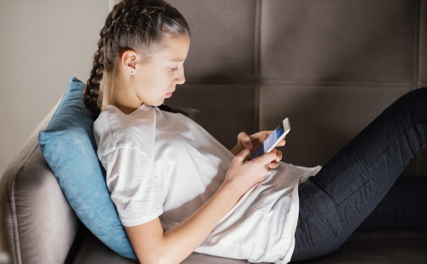 Adolescentes terão que vincular redes sociais ao perfil dos pais no Brasil; entenda
