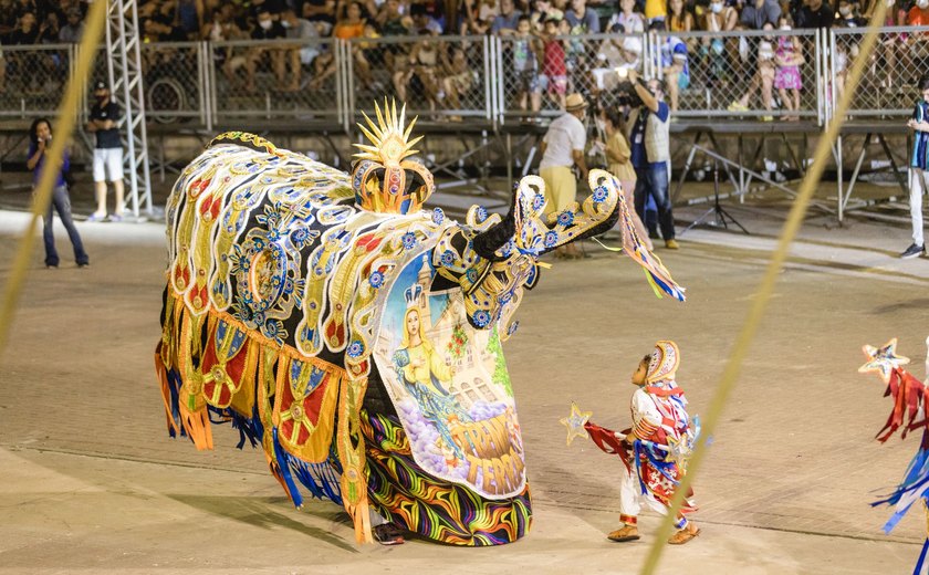 Grupos culturais do festival Bumba Meu Boi se apresentam na Pajuçara e são prestigiados pelo prefeito JHC