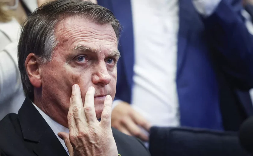 Milhões em conta de Jair Bolsonaro viram novo foco de investigação