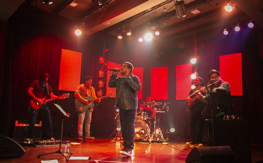 Proffa e os Zélementos reúnem artistas do cenário musical alagoano no palco do Teatro Deodoro