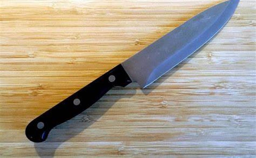 Mulher corta e joga pênis do marido na privada após descobrir que ele a traía com sua sobrinha de 15 anos