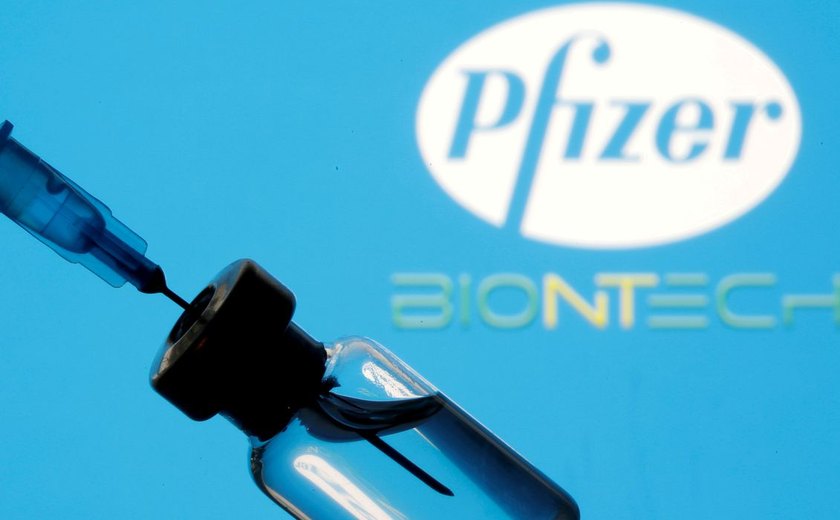 Pfizer apresenta pedido de vacina mais forte contra variante Ômicron