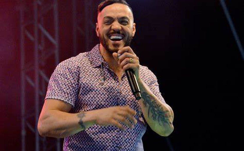 Cantor Belo é diagnosticado com Covid-19 e cancela show no Massayó Verão