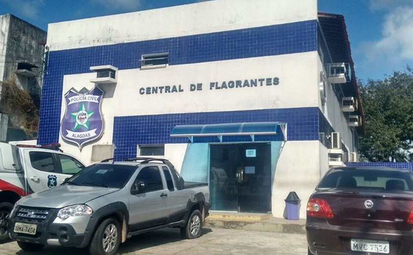 Filho agride mãe com golpes de capacete em Maceió