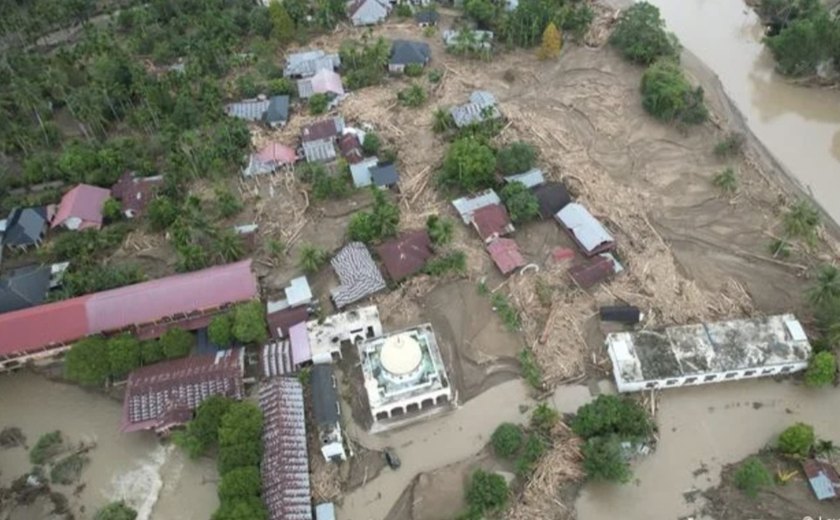 Indonésia ultrapassa 900 mortes após tempestades devastadoras em Sumatra