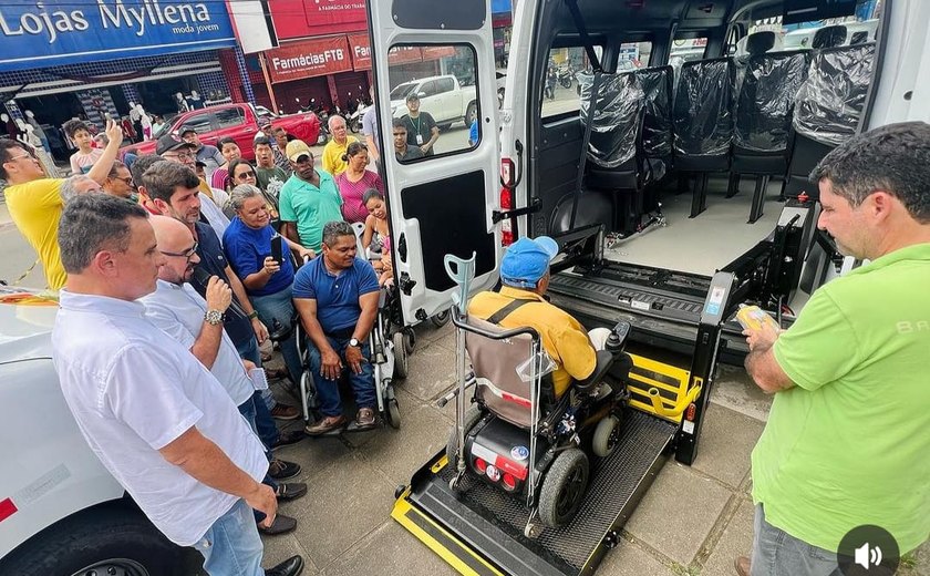 Veículo acessível é entregue pela prefeitura de União dos Palmares aos pacientes com deficiência