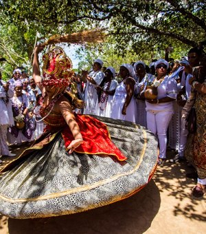 Capoeira, danças, homenagens e apresentações fazem parte da programação do mês da consciência negra