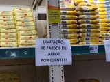 Alagoas pode ficar sem arroz devido às enchentes no RS; supermercados já limitam vendas