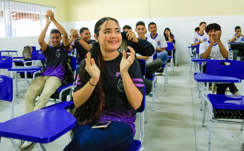 Reconhecimento nacional, novos programas e novo PCC marcam o ano da Educação estadual