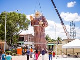 Começa a montagem da imagem de Frei Damião em Palmeira dos Índios