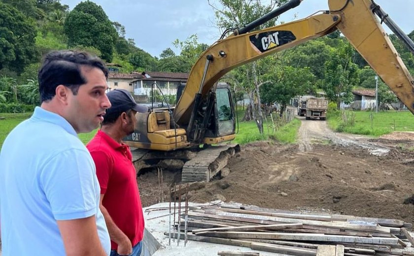 'Ponte de ligação ao Sítio Brenhas e a de Ilha Grande estão em fase final de construção', afirma Arthur Freitas