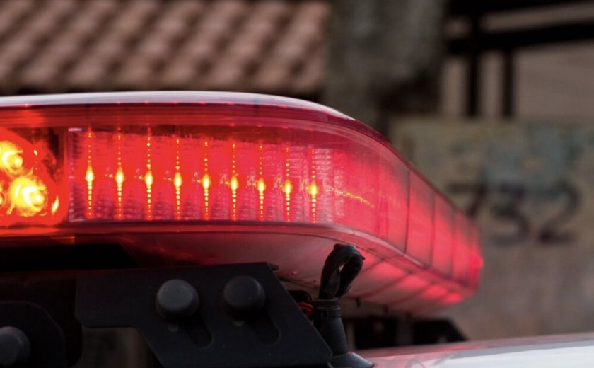 Mulher é esfaqueada no pescoço pelo ex-companheiro em Alagoas; suspeito foge