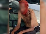 Idoso de 83 anos em situação de rua tem cabelo e barba tingidos de vermelho por empresário