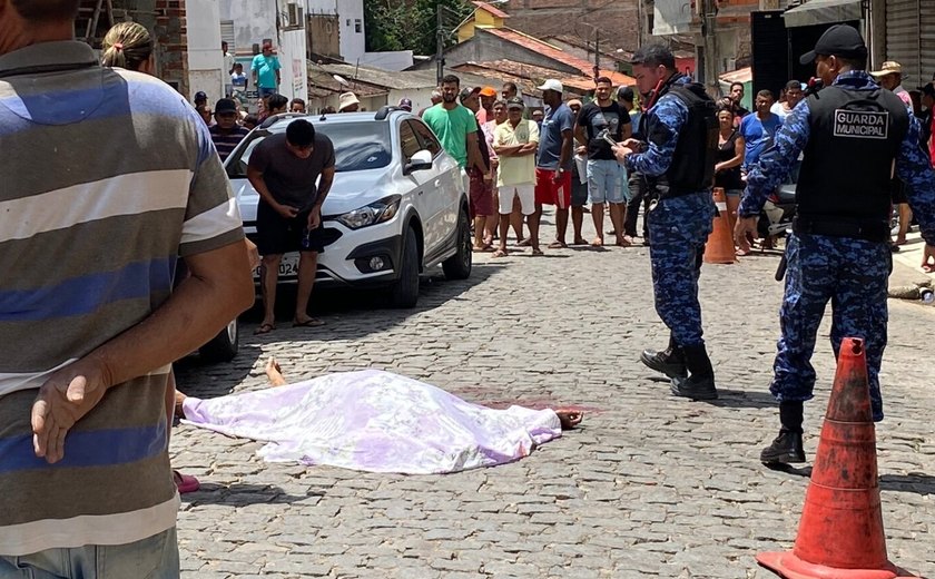 PM aposentado é morto a tiros na porta de casa, em Joaquim Gomes