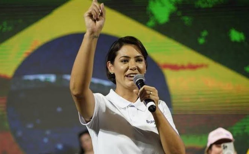 Michelle Bolsonaro é acusada de patrocinar diretamente protestos em Brasília