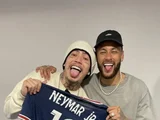 Neymar presenteia Whindersson Nunes com camisa do PSG