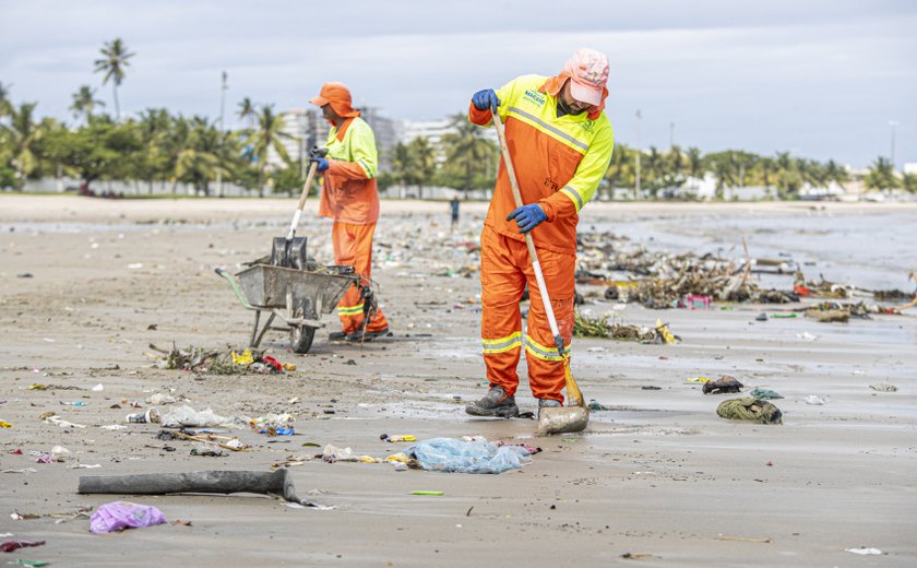 Desde janeiro, Desenvolvimento Sustentável recolheu mais de 3.400 toneladas de lixo nas praias da capital