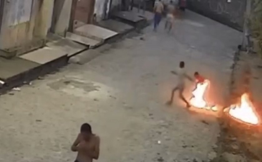 Criança de 7 anos sofre queimaduras graves nas pernas após acidente com fogos em Rio Largo