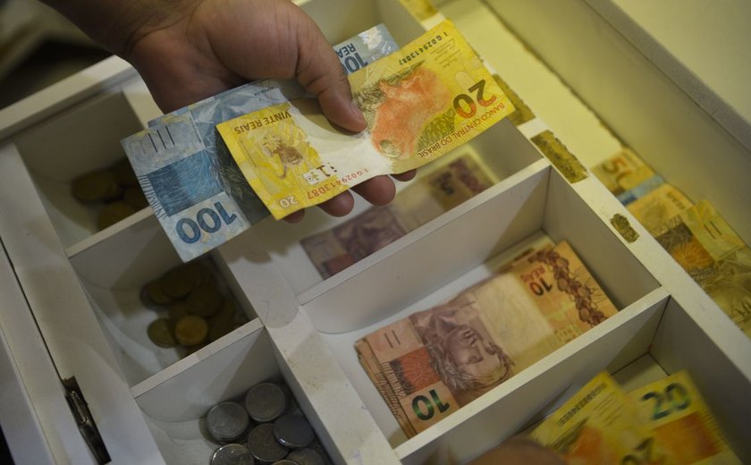 Salário mínimo de R$ 1.412 já entrou em vigor