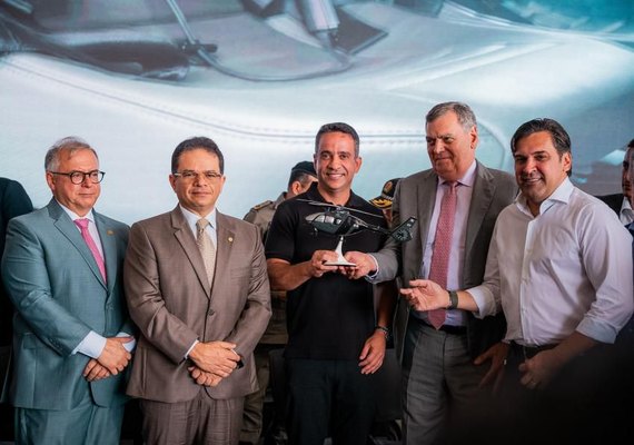 Alagoas recebe helicóptero de última geração por intermédio de emendas parlamentares de Isnaldo Bulhões e Renan Calheiros