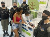 Guarnição da Patrulha Maria da Penha salva bebê engasgada em Maceió