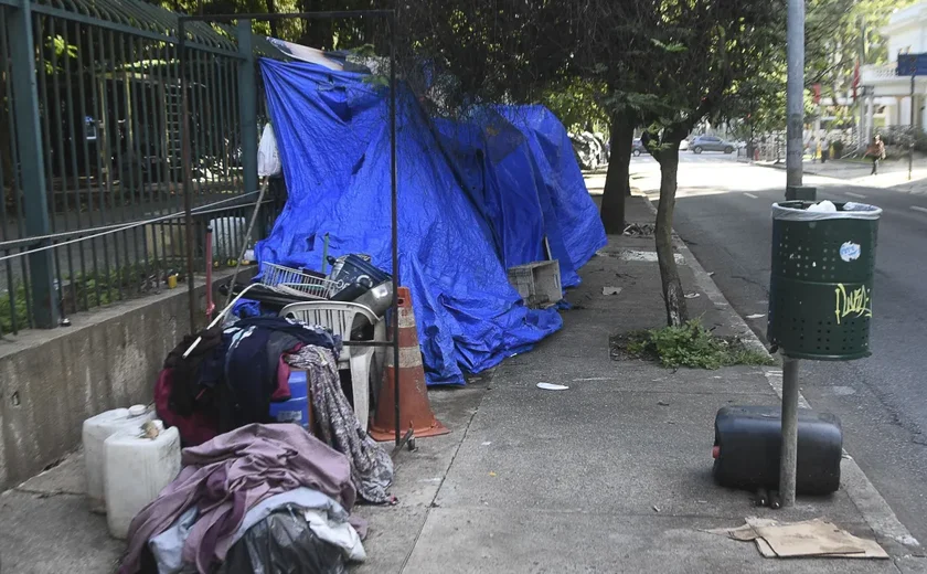 Câmara de SP aprova em 1ª votação projeto que prevê multa de R$ 17 mil a quem doar comida a moradores de rua; entenda