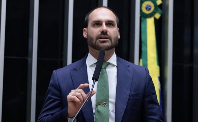 PGR pede condenação de Eduardo Bolsonaro por coação contra ministros do STF