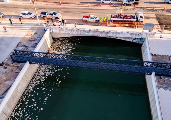 Rodrigo Cunha vistoria avanço das obras do Renasce Salgadinho, que entram na fase final de urbanização