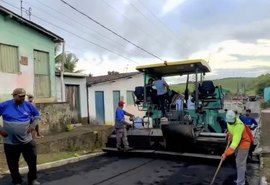 Moradores celebram a chegada do asfalto ao distrito de Canastra
