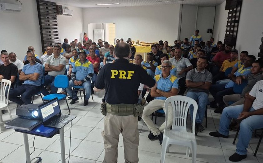 PRF ministra palestra educativa sobre transportes escolares, em União dos Palmares