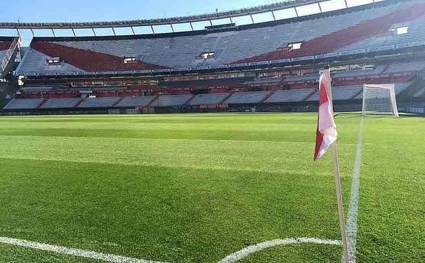 Jogo na Argentina é suspenso após torcedor cair de arquibancada e morrer em estádio