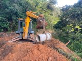 Prefeitura de Branquinha intensifica melhorias em estradas vicinais com instalação de manilhas no Assentamento Nova Esperança
