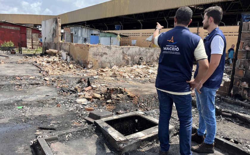 Barracas destruídas por incêndio no mercado da produção vão ser reconstruídas pela prefeitura de Maceió