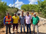 Prefeitura de Palmeira realiza obras de calçamentos na zona rural