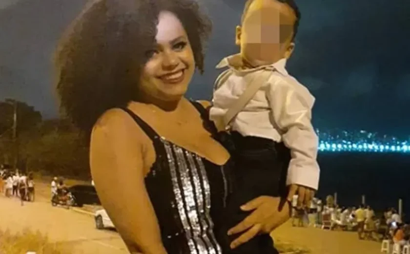 Populares desenterram e queimam corpo de mãe que decapitou o filho