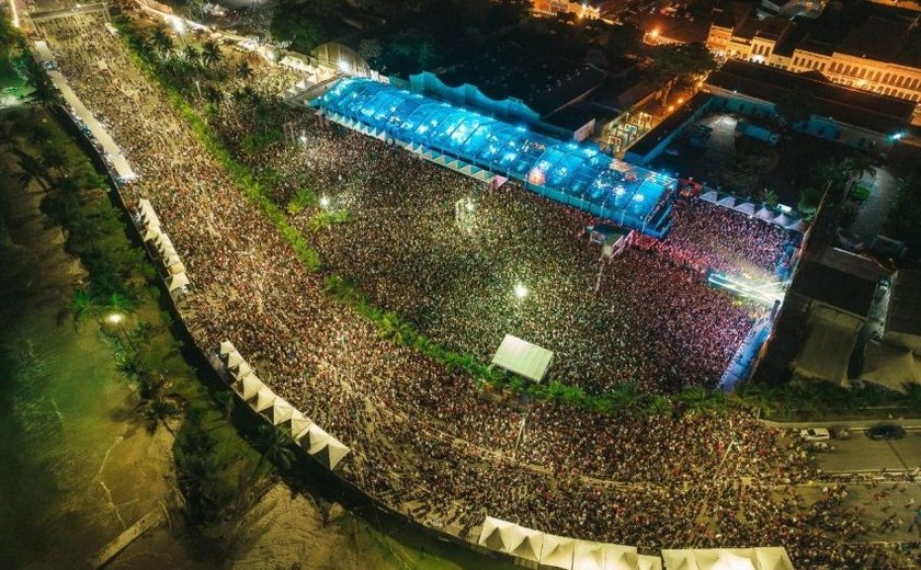 Fortes chuvas interrompem São João de Maceió e shows de Ludmila e Léo Santana são adiados