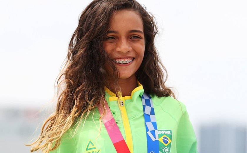 Rayssa Leal, a Fadinha, faz história e é prata no skate street nas Olimpíadas