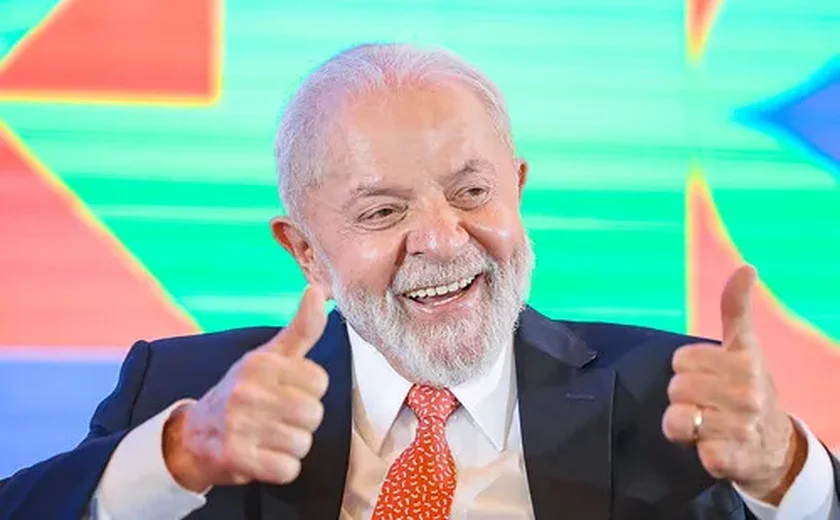 Lula diz que governo vai começar a ampliar distribuição de imóveis da União
