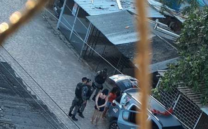 Casal é preso em flagrante por tráfico de drogas na Serraria