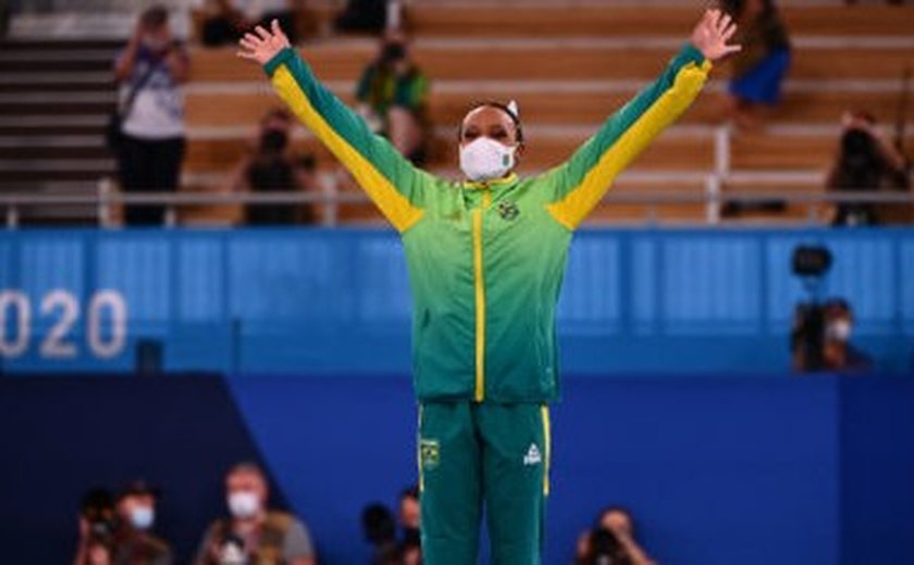 Rebeca Andrade vence a prova do salto na ginástica e conquista a medalha de ouro em Tóquio