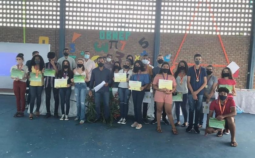 Aluna da rede municipal de Branquinha é medalhista na Olimpíada Brasileira de Matemática das Escolas Públicas