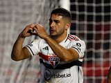 São Paulo bate o Grêmio e se afasta da degola