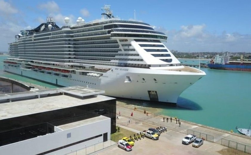 Segundo cruzeiro da temporada chega a Maceió com mais de 2 mil passageiros